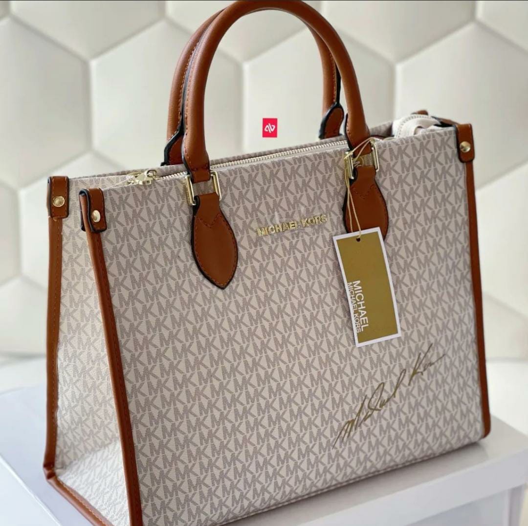 WhatsApp Image 2022-04-09 at 3.53.20 PM Michael Kors White Signature Tote Bag