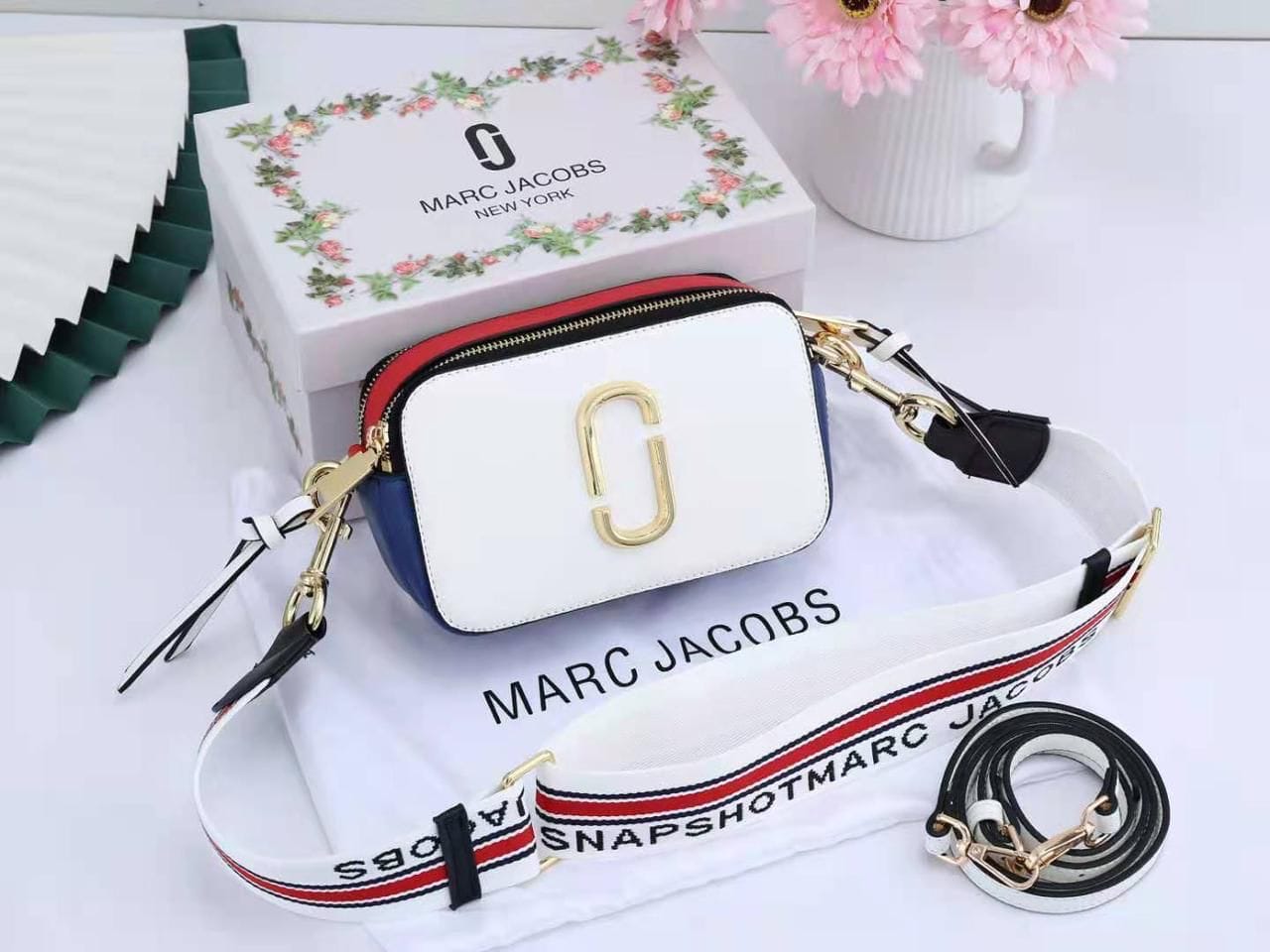 Marc Jacobs White The Snap Shot Camera Sling Bag (With Box)