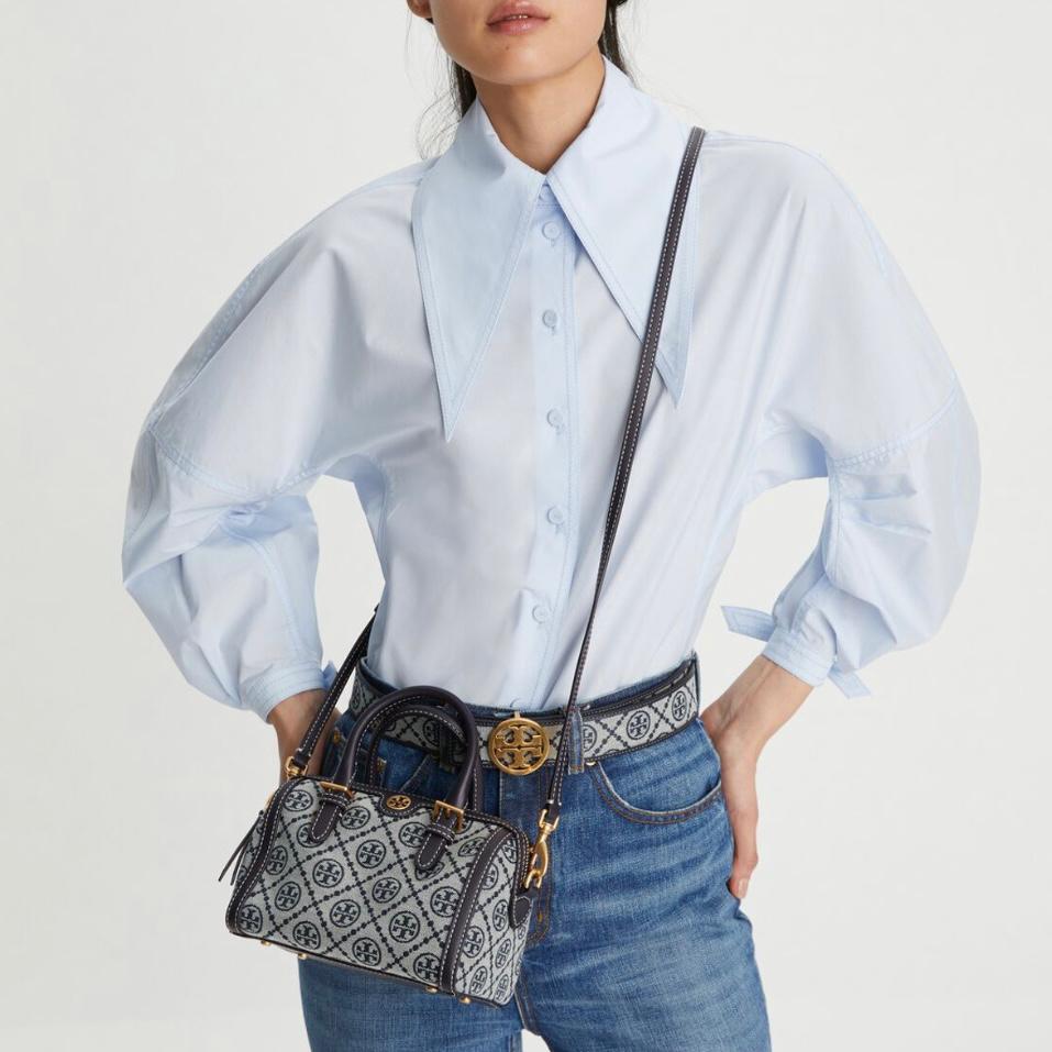WhatsApp Image 2023-09-21 at 11.52.24ee Tory Burch Blue T Monogram Mini Barrel Bag