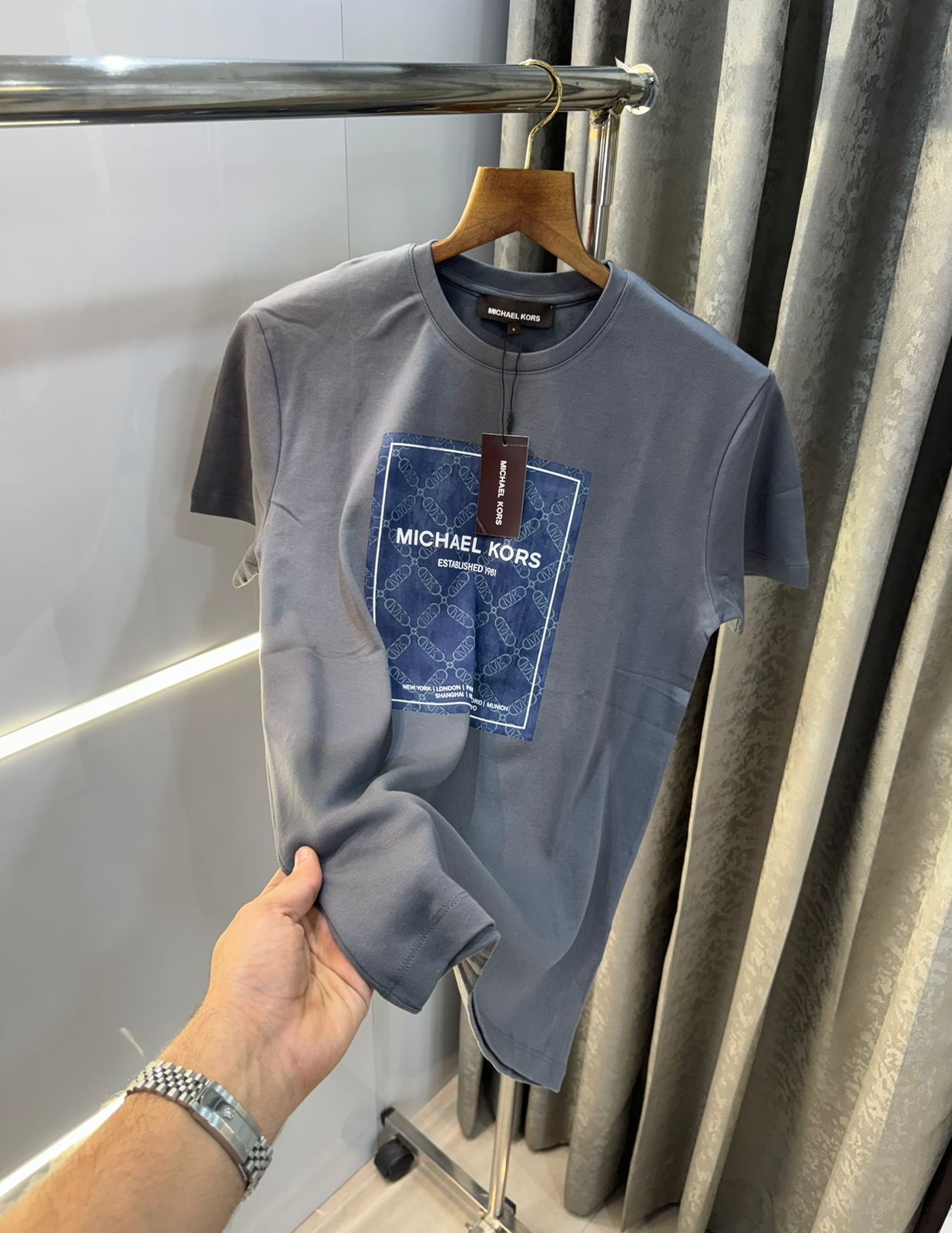 WhatsApp Image 2024-10-29 at 5.00.36 PM (1) Michael Kors Grey Men’s T-shirt
