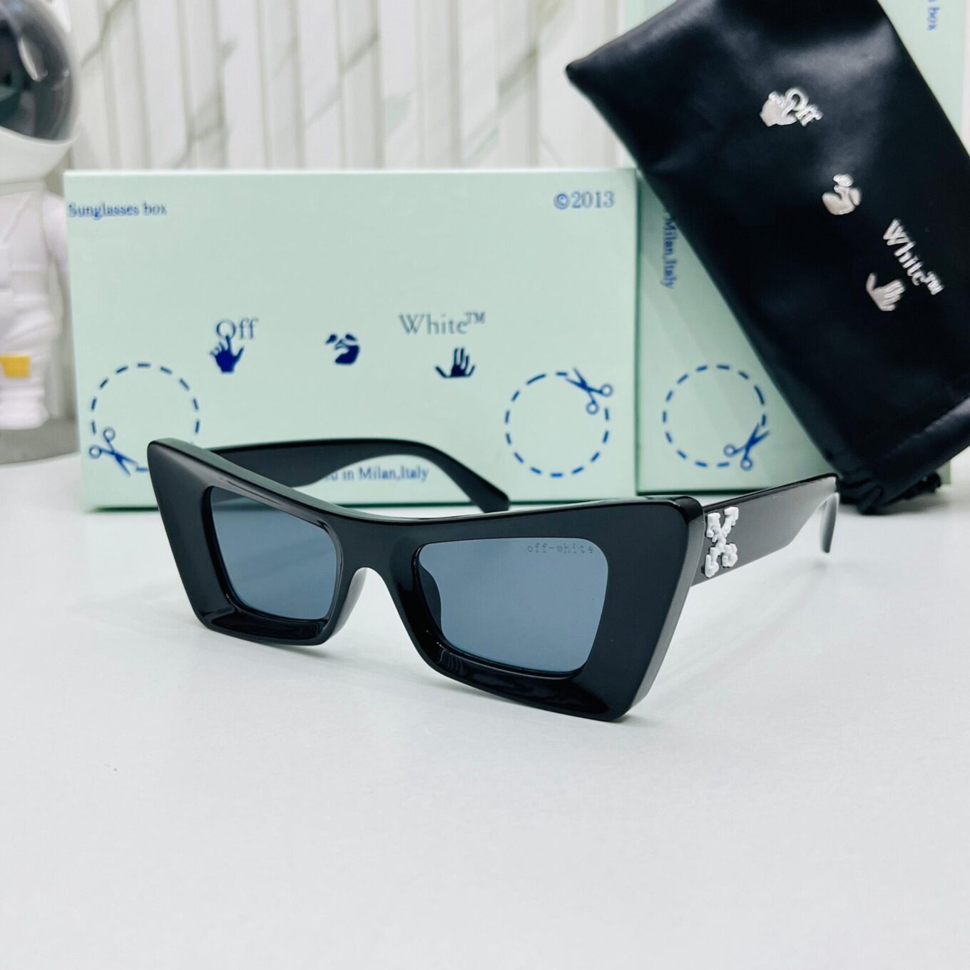 Offwhite Black Women Sunglass
