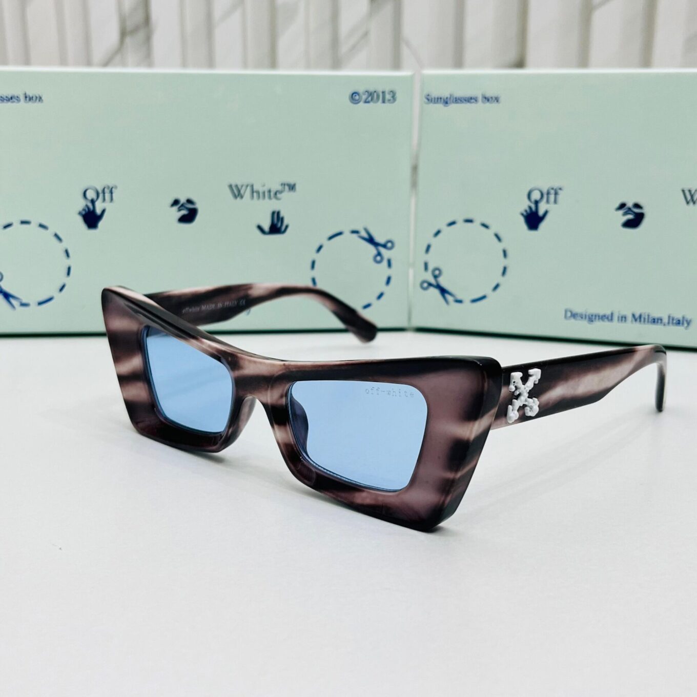 Offwhite Pattern Women Sunglass