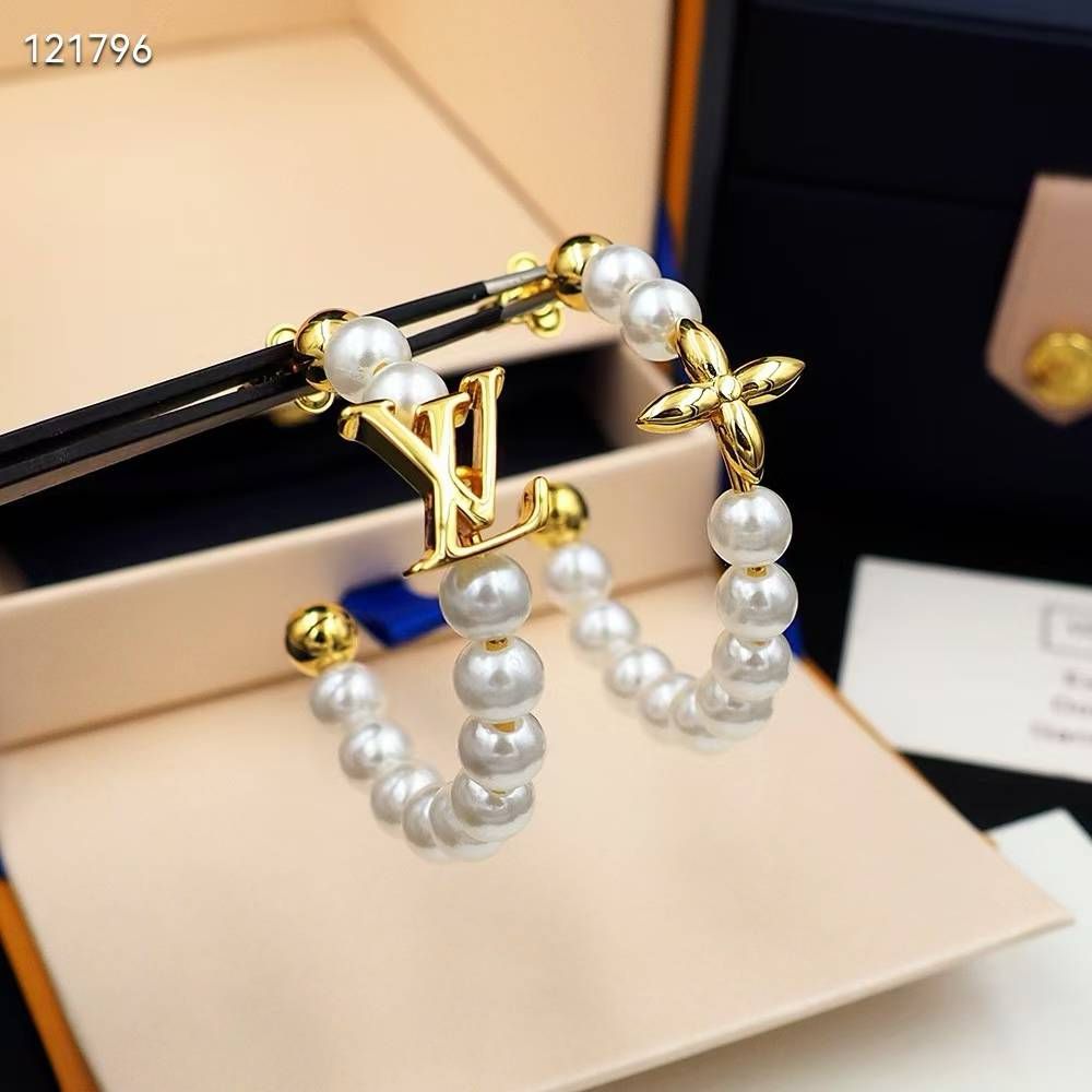 Louis Vuitton White Pearl Earring