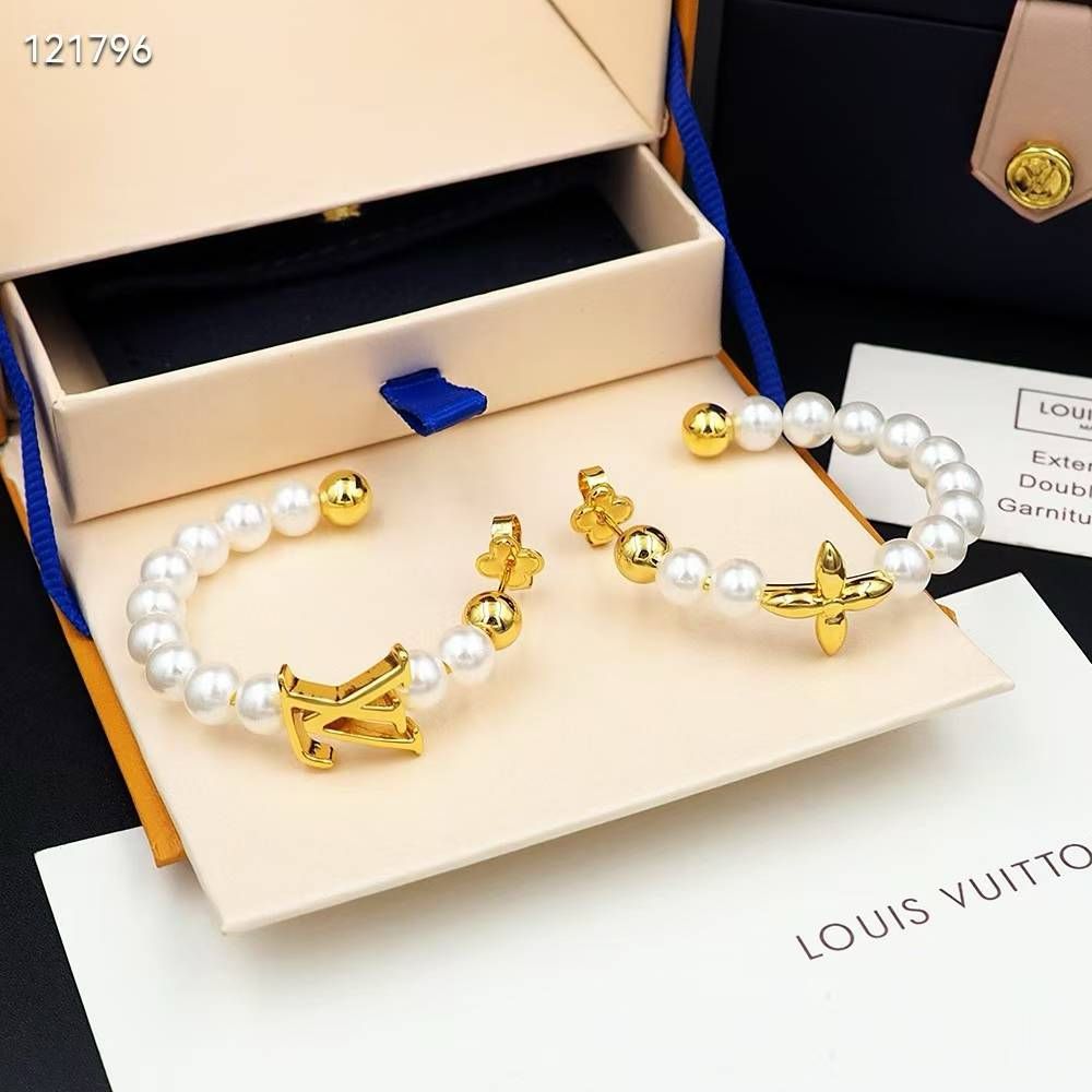 Louis Vuitton White Pearl Earring