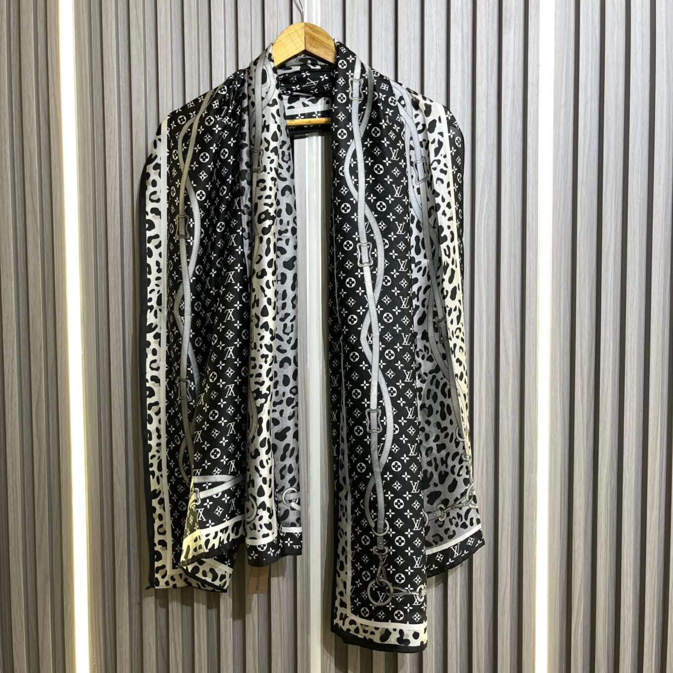 WhatsApp Image 2025-03-29 at 3.31.42 PM Louis Vuitton Silk Stole