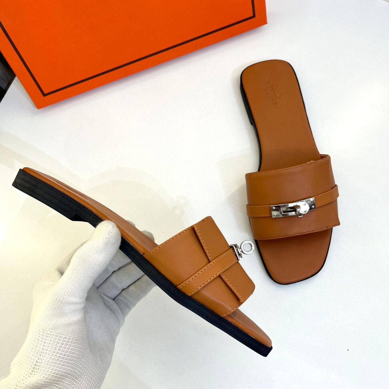 WhatsApp Image 2025-08-22 at 9.14.55 PM (1) Hermes Giulia Brown Slide Sandal