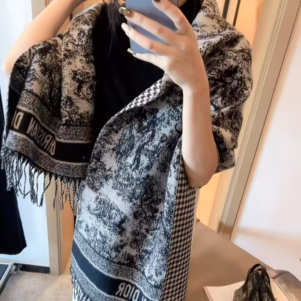 Dior White Jungle Premium Qiality Unisex Woolen Stole