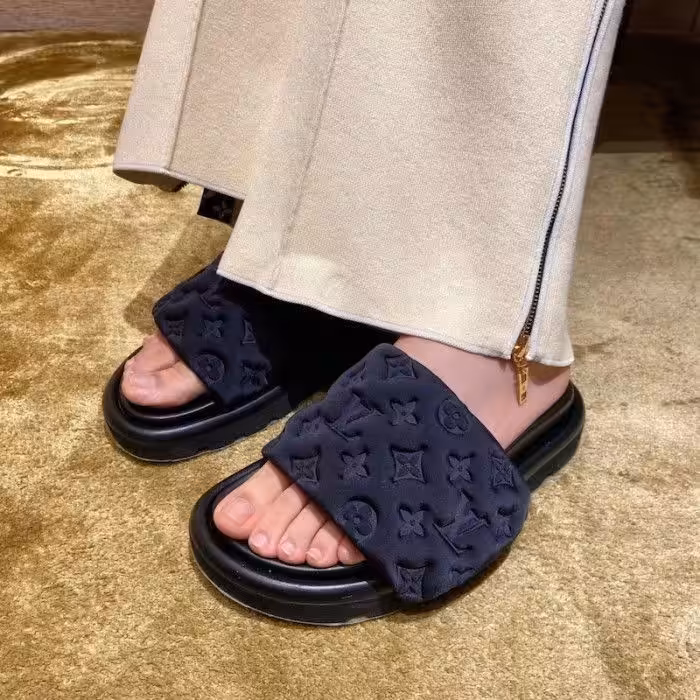WhatsApp Image 2025-12-30 at 3.24.50 PM Louis Vuitton Pool Pillow Black Mule