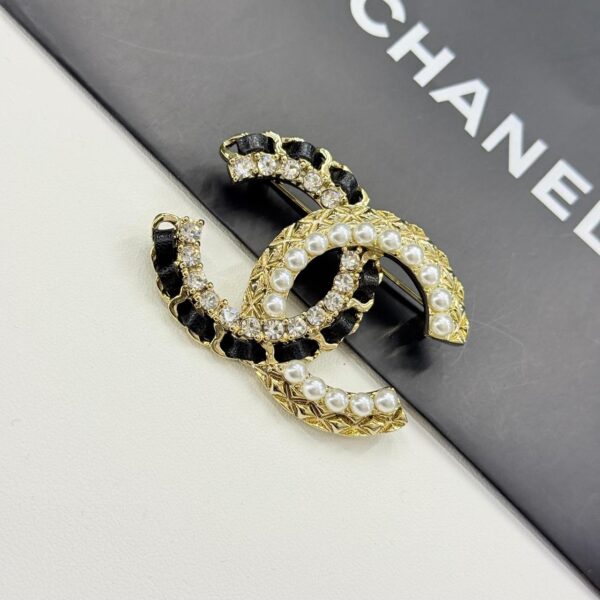 Chanel Pearl Link CC Brooch